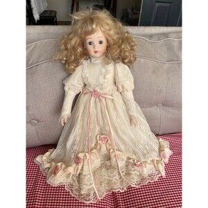 Vintage Dynasty Dolls collection 21” Bride lace dress musical porcelain toys